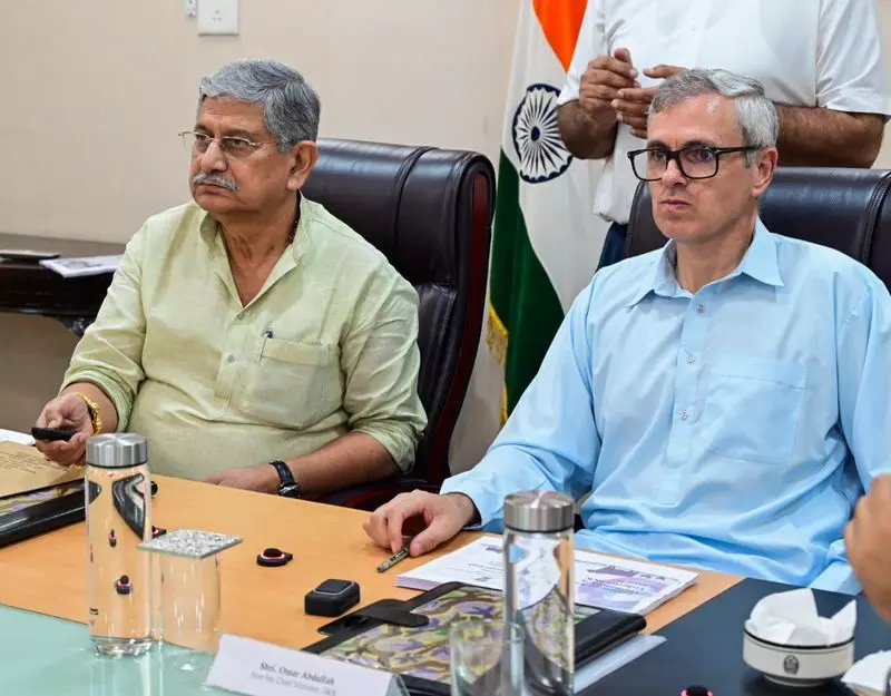 J&K: सीएम अब्दुल्ला, केंद्रीय मंत्री ने पशुपालन विभाग के कार्यों की समीक्षा की J&K: सीएम अब्दुल्ला, केंद्रीय मंत्री ने पशुपालन विभाग के कार्यों की समीक्षा की