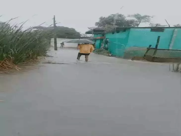 रायगढ़ में बाढ़ जैसे हालात, हो रही भारी बारिश रायगढ़ में बाढ़ जैसे हालात, हो रही भारी बारिश