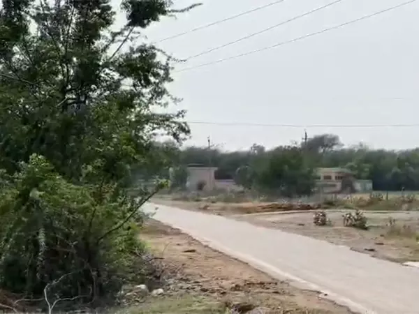 Punjab: जाली कागजात का इस्तेमाल कर युद्धकालीन हवाई पट्टी बेचने के आरोप में महिला और उसके बेटे पर मामला दर्ज Punjab: जाली कागजात का इस्तेमाल कर युद्धकालीन हवाई पट्टी बेचने के आरोप में महिला और उसके बेटे पर मामला दर्ज