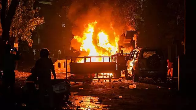 कर्नाटक में धर्म से जुड़े अपराधों की संख्या में उल्लेखनीय वृद्धि: चार वर्षों में 65% की वृद्धि कर्नाटक में धर्म से जुड़े अपराधों की संख्या में उल्लेखनीय वृद्धि: चार वर्षों में 65% की वृद्धि