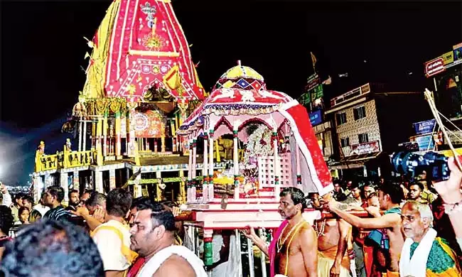 Odisha : महालक्ष्मी जो नंदीघोष रथ को लात मारकर चली गई Odisha : महालक्ष्मी जो नंदीघोष रथ को लात मारकर चली गई