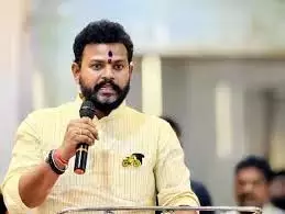 Andhra प्रदेश नए हवाई मार्गों के साथ लॉजिस्टिक्स हब बनने के लिए तैयार: मंत्री Andhra प्रदेश नए हवाई मार्गों के साथ लॉजिस्टिक्स हब बनने के लिए तैयार: मंत्री