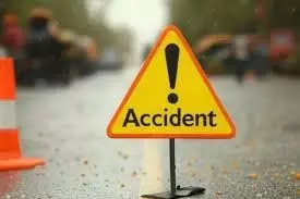Up News: तेज रफ्तार ट्रक ने बाइक को मारी टक्कर,5 लोगो की मौके पर मौत Up News: तेज रफ्तार ट्रक ने बाइक को मारी टक्कर,5 लोगो की मौके पर मौत