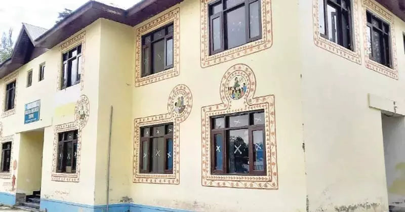 Kupwara पीएचसी मोनाबल में स्टाफ की भारी कमी Kupwara पीएचसी मोनाबल में स्टाफ की भारी कमी