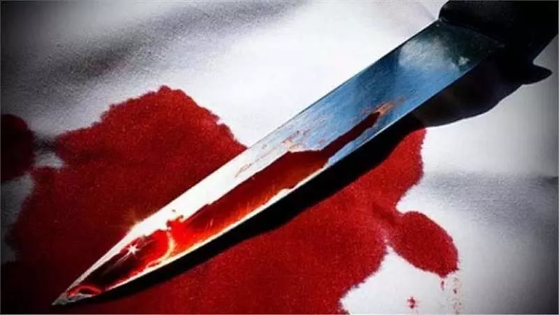 Mumbai : पत्नी से प्रेम संबंध के संदेह में व्यक्ति ने पीड़िता पर तलवार जैसे हथियार से हमला किया Mumbai : पत्नी से प्रेम संबंध के संदेह में व्यक्ति ने पीड़िता पर तलवार जैसे हथियार से हमला किया