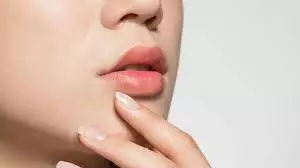 Dry Lips Care Tips: बदलते मौसम में अपनाएं ये लिप केयर, पाएं स्मूद और सॉफ्ट होंठ Dry Lips Care Tips: बदलते मौसम में अपनाएं ये लिप केयर, पाएं स्मूद और सॉफ्ट होंठ