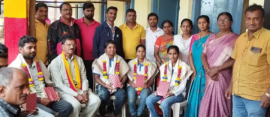 सरकारी स्कूलों की सुंदरता बढ़ाने के लिए समान विचारधारा वाले लोगों की टीम द्वारा अभियान सरकारी स्कूलों की सुंदरता बढ़ाने के लिए समान विचारधारा वाले लोगों की टीम द्वारा अभियान