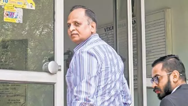 ईडी ने पीएमएलए मामले में पूर्व मंत्री सत्येंद्र जैन से की पूछताछ ईडी ने पीएमएलए मामले में पूर्व मंत्री सत्येंद्र जैन से की पूछताछ
