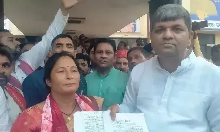 Kannauj: अनुप्रिया पटेल को सौंपा पलिया बूंचपुर की समस्याओं का पत्र Kannauj: अनुप्रिया पटेल को सौंपा पलिया बूंचपुर की समस्याओं का पत्र