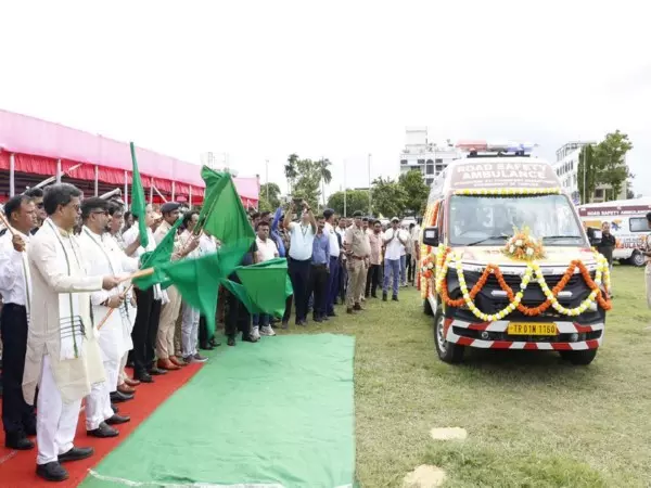 त्रिपुरा ने BLS एम्बुलेंस, वाहन ट्रैकिंग सिस्टम की शुरुआत के साथ प्रमुख सड़क सुरक्षा पहल शुरू की त्रिपुरा ने BLS एम्बुलेंस, वाहन ट्रैकिंग सिस्टम की शुरुआत के साथ प्रमुख सड़क सुरक्षा पहल शुरू की