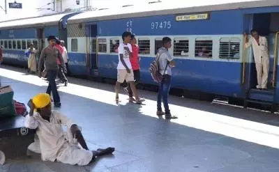 भारी बारिश के बाद कोरापुट में भूस्खलन, दो ट्रेनें रद्द भारी बारिश के बाद कोरापुट में भूस्खलन, दो ट्रेनें रद्द