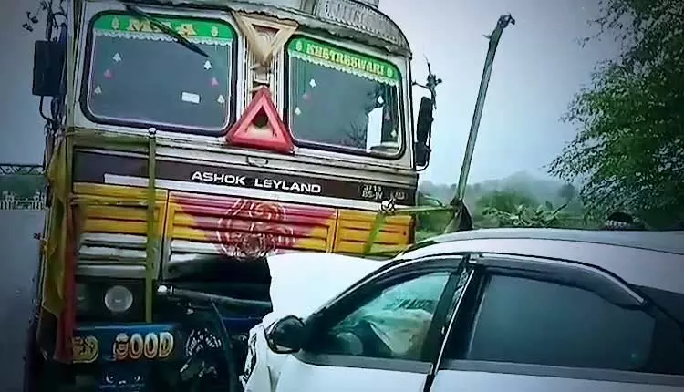 पिता का अंतिम संस्कार करने जा रहे दंपत्ति की सड़क दुर्घटना में मौत पिता का अंतिम संस्कार करने जा रहे दंपत्ति की सड़क दुर्घटना में मौत