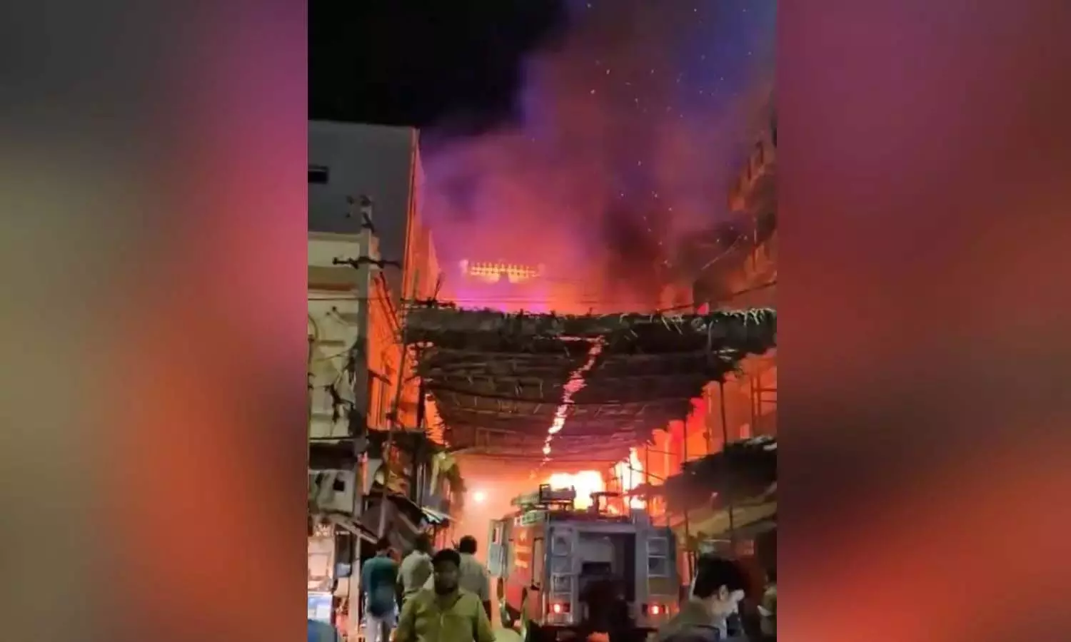 Tirupati में गोविंदराज स्वामी मंदिर के पास लगी आग Tirupati में गोविंदराज स्वामी मंदिर के पास लगी आग