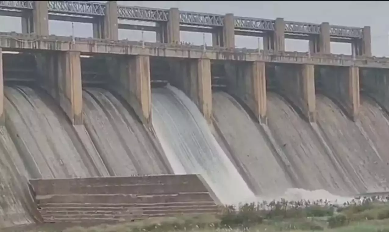 AP: तुंगभद्रा बांध के छह गेट खोले गए, डाउनस्ट्रीम में अलर्ट जारी किया AP: तुंगभद्रा बांध के छह गेट खोले गए, डाउनस्ट्रीम में अलर्ट जारी किया