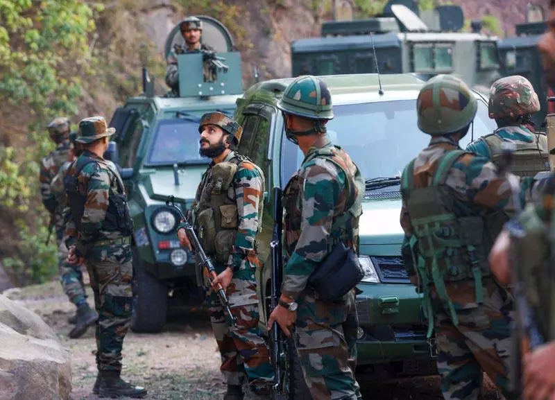 J&K के किश्तवाड़ में आतंकवादियों की तलाश के लिए तलाशी अभियान जारी J&K के किश्तवाड़ में आतंकवादियों की तलाश के लिए तलाशी अभियान जारी