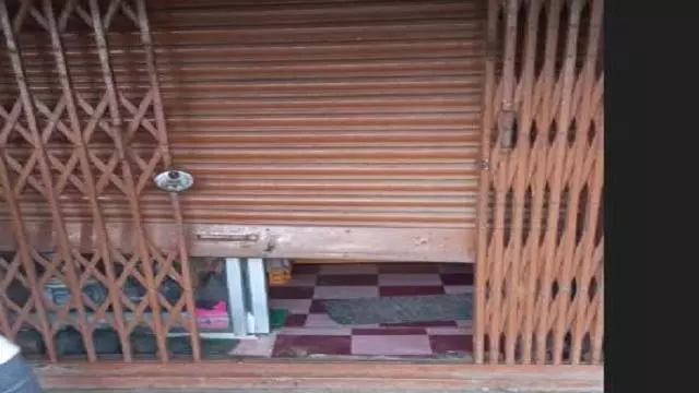 Balasore : बदमाशों ने ज्वेलरी शॉप से लूटे लाखों रुपये के गहने, Balasore : बदमाशों ने ज्वेलरी शॉप से लूटे लाखों रुपये के गहने,