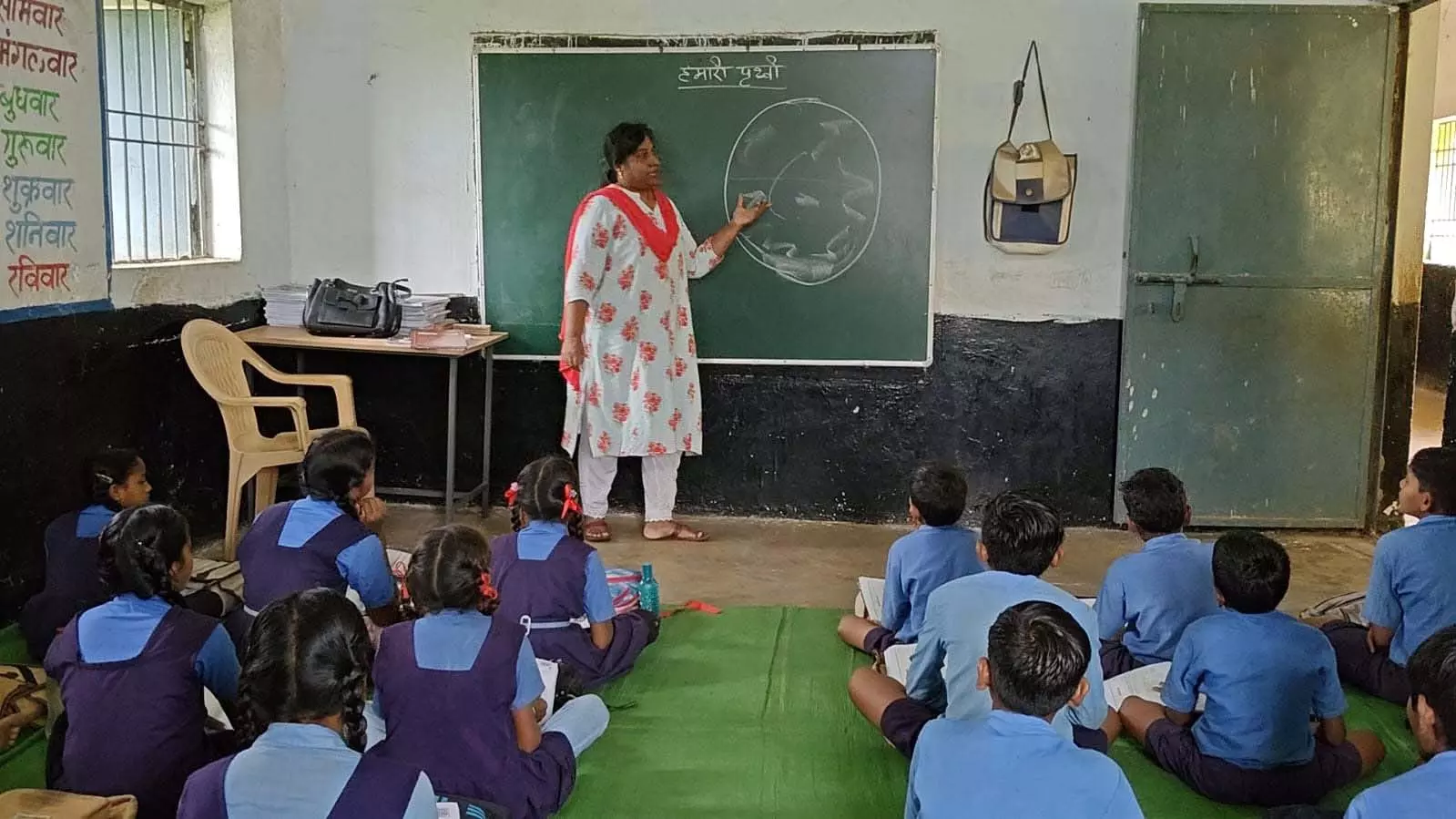 युक्तियुक्तकरण से मिडिल स्कूल पुरैना खपरी में दूर हुई शिक्षकों की कमी युक्तियुक्तकरण से मिडिल स्कूल पुरैना खपरी में दूर हुई शिक्षकों की कमी