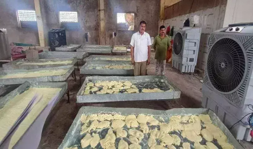 Hyderabad: राचकोंडा पुलिस की कार्रवाई से खुला मिलावट रैकेट, कई मामले दर्ज Hyderabad: राचकोंडा पुलिस की कार्रवाई से खुला मिलावट रैकेट, कई मामले दर्ज