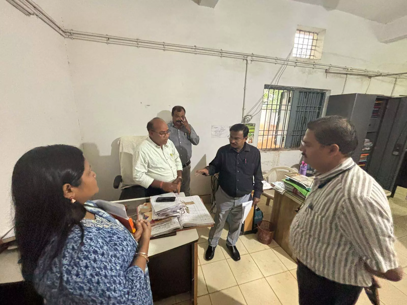 जनपद के 6 कर्मचारियों, नगर पालिका के लेखापाल और उप स्वास्थ्य केन्द्र प्रभारी को नोटिस जारी जनपद के 6 कर्मचारियों, नगर पालिका के लेखापाल और उप स्वास्थ्य केन्द्र प्रभारी को नोटिस जारी