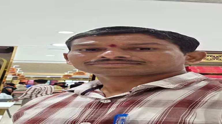 Telangana में ऑनलाइन सट्टेबाजी में 6 लाख रुपये हारने पर किशोर ने पिता की हत्या कर दी Telangana में ऑनलाइन सट्टेबाजी में 6 लाख रुपये हारने पर किशोर ने पिता की हत्या कर दी