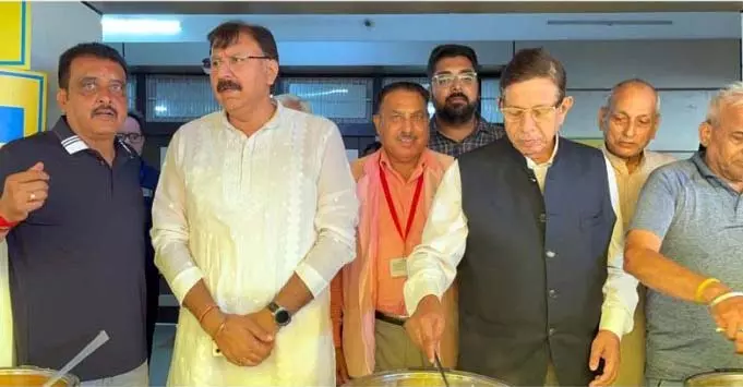 Jammu: महाजन सभा ने अमरनाथ यात्रियों के लिए निःशुल्क लंगर का आयोजन किया Jammu: महाजन सभा ने अमरनाथ यात्रियों के लिए निःशुल्क लंगर का आयोजन किया