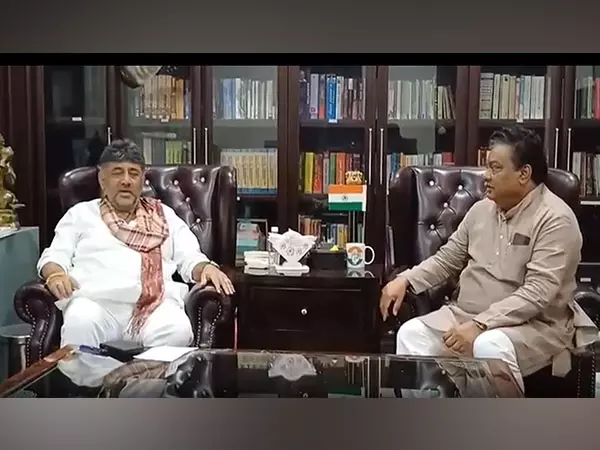 मंत्री पाटिल ने बाबानगर के पास नया जलाशय बनाने के लिए 550 करोड़ रुपये की मंजूरी के लिए ज्ञापन सौंपा मंत्री पाटिल ने बाबानगर के पास नया जलाशय बनाने के लिए 550 करोड़ रुपये की मंजूरी के लिए ज्ञापन सौंपा