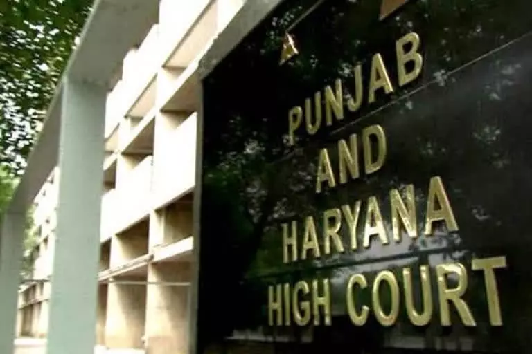 Chandigarh: हाईकोर्ट ने सरकार-यूनिवर्सिटी पर ठोका 5 लाख जुर्माना Chandigarh: हाईकोर्ट ने सरकार-यूनिवर्सिटी पर ठोका 5 लाख जुर्माना