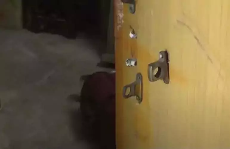 घर में घुसकर चोर ने उड़ाए साढ़े 4 लाख के सोने के जेवर, थाना में मामला दर्ज घर में घुसकर चोर ने उड़ाए साढ़े 4 लाख के सोने के जेवर, थाना में मामला दर्ज