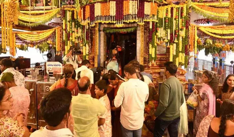 चल रहे श्री पेद्दम्मा थल्ली शाकंबरी उत्सवम चल रहे श्री पेद्दम्मा थल्ली शाकंबरी उत्सवम