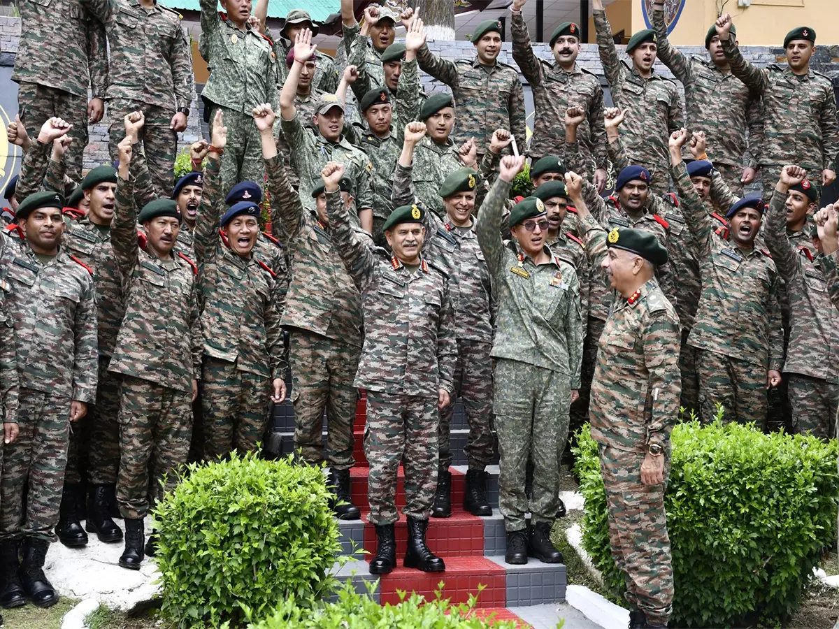 सेना प्रमुख को मिली भूटान सैन्य सहयोग पर ब्रीफिंग सेना प्रमुख को मिली भूटान सैन्य सहयोग पर ब्रीफिंग