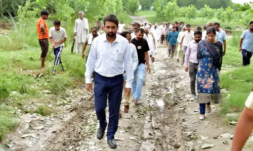 Haryana: डीसी गुप्ता ने यमुनानगर के गांवों का दौरा किया, निवासियों की समस्याएं सुनीं