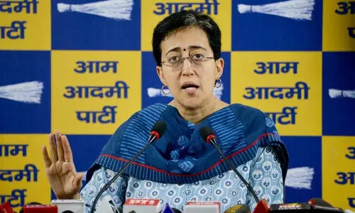 पुराने वाहनों पर ईंधन प्रतिबंध से राजनीतिक बवाल पुराने वाहनों पर ईंधन प्रतिबंध से राजनीतिक बवाल