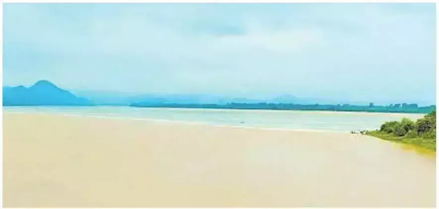 Andhra: गोदावरी के जलस्तर में वृद्धि के कारण पापिकोंडालु नाव यात्रा रोकी गई Andhra: गोदावरी के जलस्तर में वृद्धि के कारण पापिकोंडालु नाव यात्रा रोकी गई