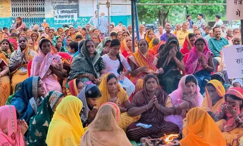 शराब दुकान का विरोध, रायपुर से सटे गांव में सद्बुद्धि यज्ञ