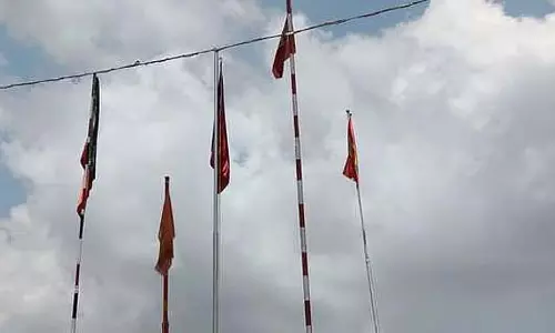 चेन्नई में केवल 31% ध्वजस्तंभ ही क्यों हटाए गए? SC ने सरकार से पूछा चेन्नई में केवल 31% ध्वजस्तंभ ही क्यों हटाए गए? SC ने सरकार से पूछा