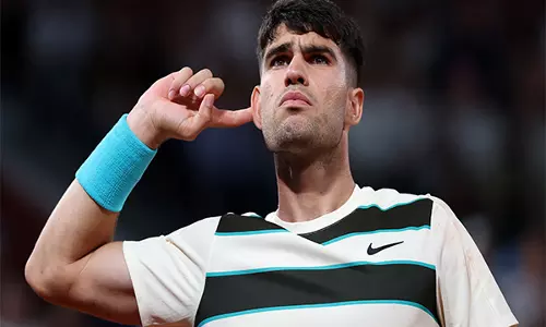 Wimbledon: कार्लोस अल्काराज़ तीसरे राउंड में पहुंचे, जीत का सिलसिला 20 तक बढ़ाया Wimbledon: कार्लोस अल्काराज़ तीसरे राउंड में पहुंचे, जीत का सिलसिला 20 तक बढ़ाया