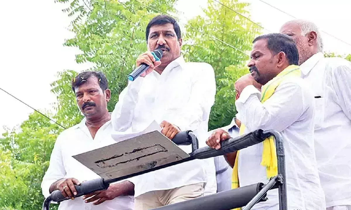 मंत्री बीसी जनार्दन रेड्डी ने वाईएसआरसीपी की आलोचना की मंत्री बीसी जनार्दन रेड्डी ने वाईएसआरसीपी की आलोचना की