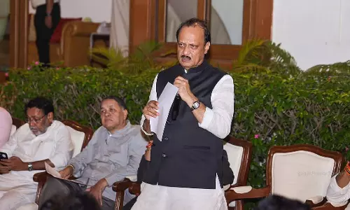 Maharashtra: उपमुख्यमंत्री ने किसानों के मुद्दों का राजनीतिकरण करने के लिए विपक्ष की आलोचना की