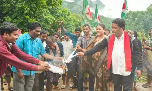 आदिवासियों ने ASR में हाइड्रो परियोजनाओं के विरोध में GO की 51 प्रतियां जलाईं