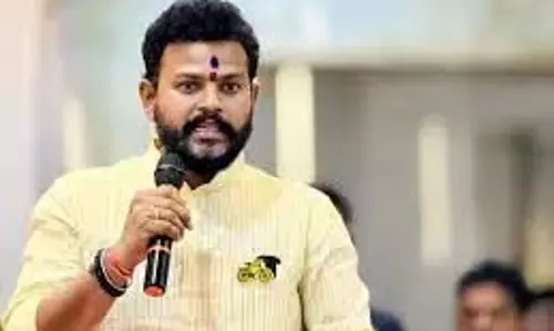 Andhra प्रदेश नए हवाई मार्गों के साथ लॉजिस्टिक्स हब बनने के लिए तैयार: मंत्री Andhra प्रदेश नए हवाई मार्गों के साथ लॉजिस्टिक्स हब बनने के लिए तैयार: मंत्री