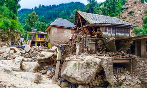मंडी में भारी तबाही से जानमाल का नुकसान, अब तक 13 की मौत मंडी में भारी तबाही से जानमाल का नुकसान, अब तक 13 की मौत