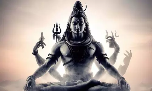 Sawan 2025:शिवलिंग पर ये पांच चीजें चढ़ाने से क्या होता है लाभ Sawan 2025:शिवलिंग पर ये पांच चीजें चढ़ाने से क्या होता है लाभ