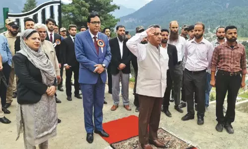 न्यायमूर्ति संजीव कुमार ने पहलगाम में कानूनी-सहायता एवं चिकित्सा शिविर का उद्घाटन किया न्यायमूर्ति संजीव कुमार ने पहलगाम में कानूनी-सहायता एवं चिकित्सा शिविर का उद्घाटन किया