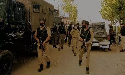 वरिष्ठ पुलिस और CRPF ने गुलमर्ग में सुरक्षा बैठक की