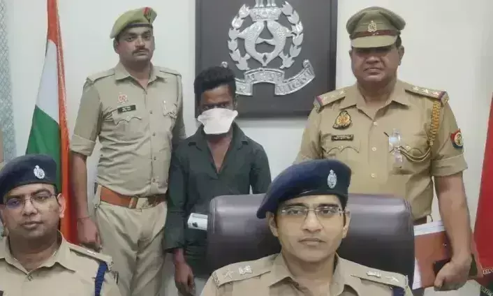 Lucknow: जवान की पत्नी से लूट करने वाला ऑटो चालक गिरफ्तार Lucknow: जवान की पत्नी से लूट करने वाला ऑटो चालक गिरफ्तार