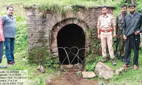 गैस्ट्रोएंटेराइटिस प्रकोप के बीच राजौरी गांव में 5 दूषित झरने सील किए गए गैस्ट्रोएंटेराइटिस प्रकोप के बीच राजौरी गांव में 5 दूषित झरने सील किए गए