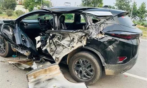 Punjab: श्री दरबार साहिब से माथा टेककर लौट रहे परिवार के हादसा, मची चीख-पुकार Punjab: श्री दरबार साहिब से माथा टेककर लौट रहे परिवार के हादसा, मची चीख-पुकार