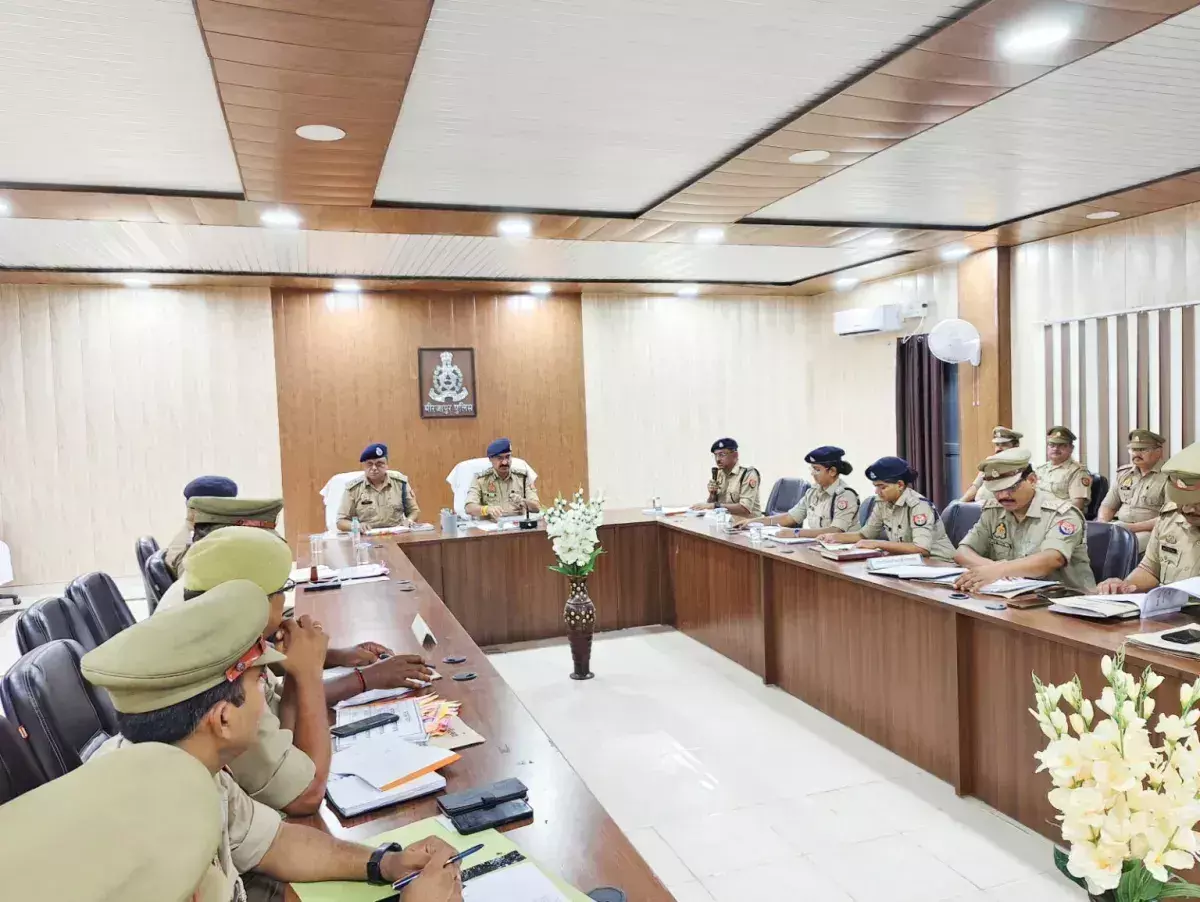 Mirzapur: IG ने की सुरक्षा व्यवस्था की समीक्षा, पुलिस हाई अलर्ट Mirzapur: IG ने की सुरक्षा व्यवस्था की समीक्षा, पुलिस हाई अलर्ट