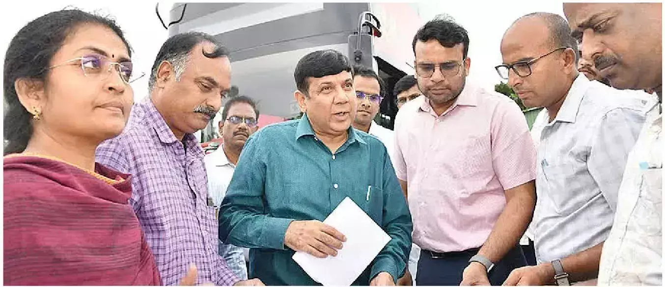 Andhra: विशेष सीएस ने अंतर्राष्ट्रीय मानकों के साथ नई पर्यटन परियोजनाओं का वादा किया Andhra: विशेष सीएस ने अंतर्राष्ट्रीय मानकों के साथ नई पर्यटन परियोजनाओं का वादा किया