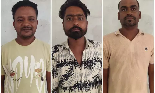 नहर पार में 3 जुआरी गिरफ्तार, 10 हजार कैश जब्त